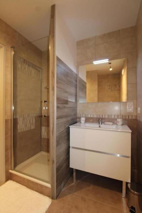 Petit Appartement Confortable Châteaubourg Buitenkant foto